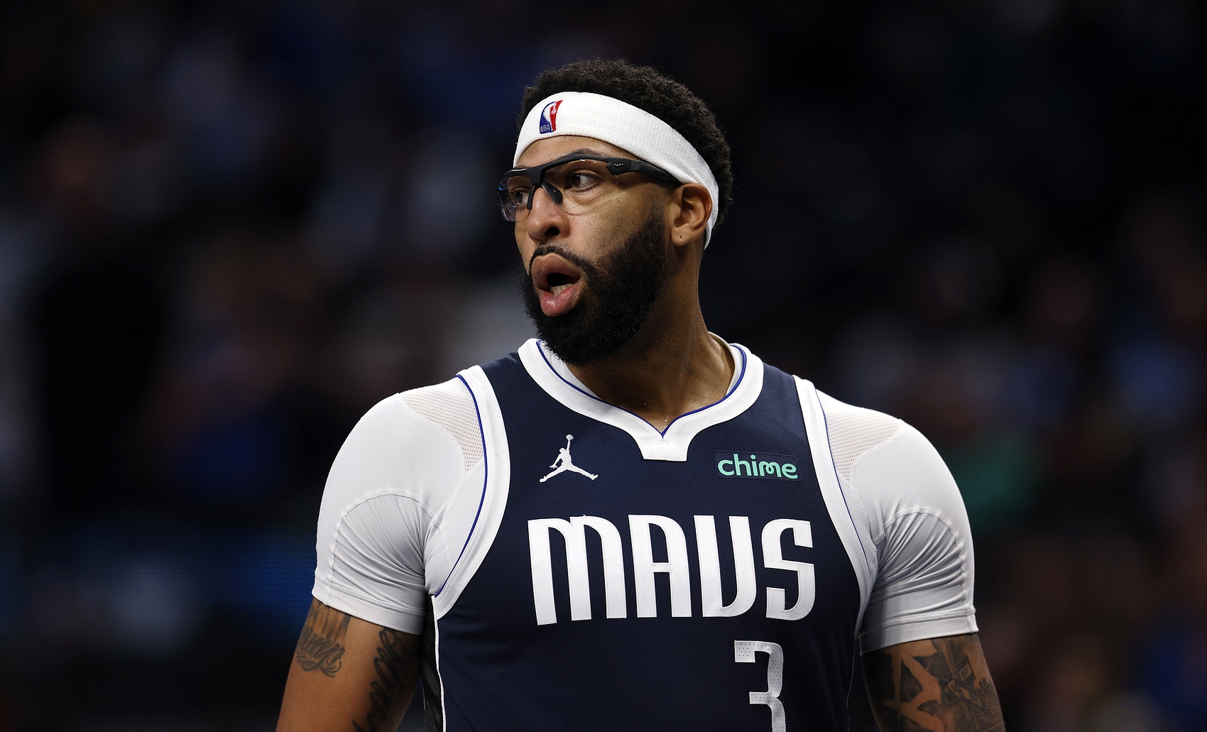 名记：老鹰和猛龙已不再就浓眉与独行侠进行任何实质性谈判