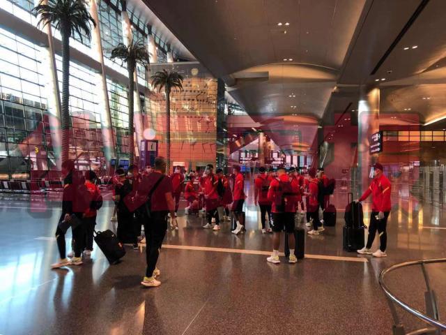 天博-国足抵达多哈快速出关 降低风险到酒店后核酸检测