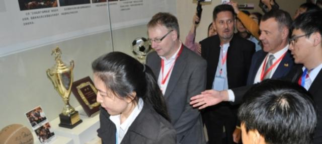 天博-机不可失!万国群星开卖著名画作 教你如何画梅西